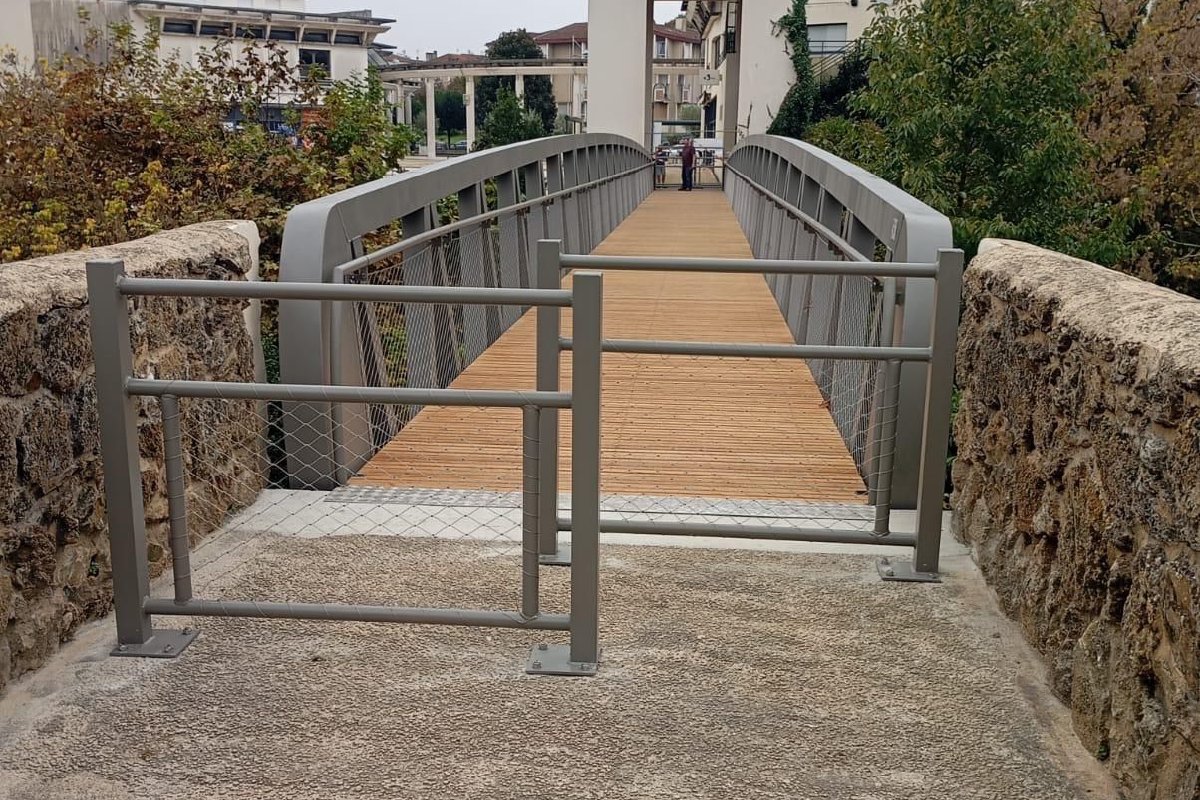 Vue de face de la passerelle